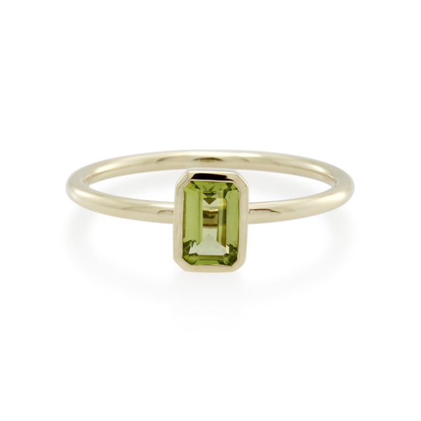 Peridot Oval Cut Ring - 9ct Yellow Gold