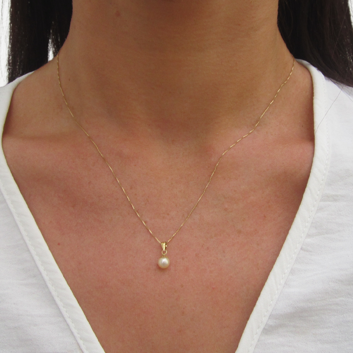 Natural Round Pearl Pendant in 18k Yellow Gold