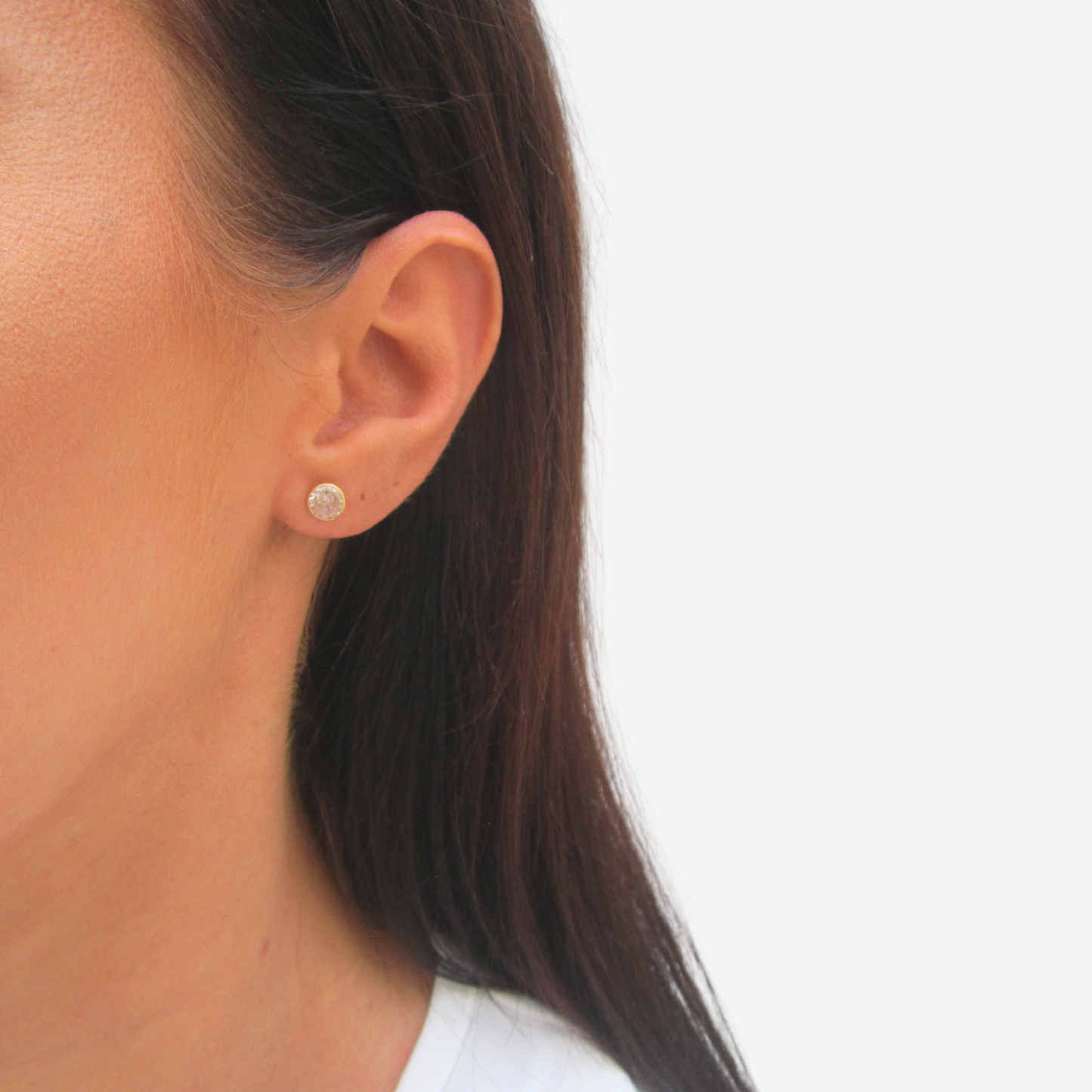 Round Cut Stud Earrings with Rim and Signature Zirconia in 18k Yellow Gold