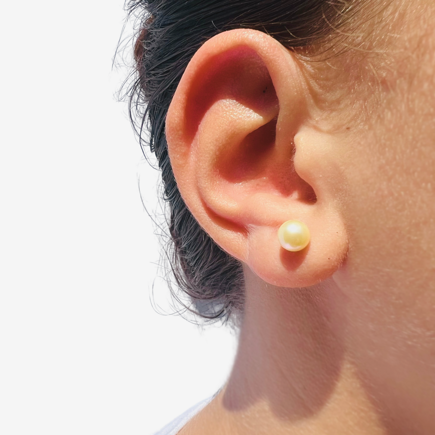 Natural Pearl stud earring 18ct Yellow Gold 5mm