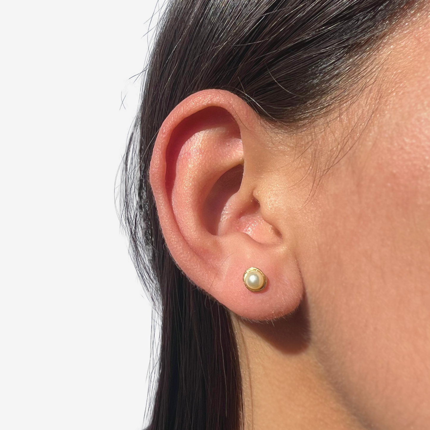 Rococo Natural Pearl Earring in 18k Yellow Gold 4mm