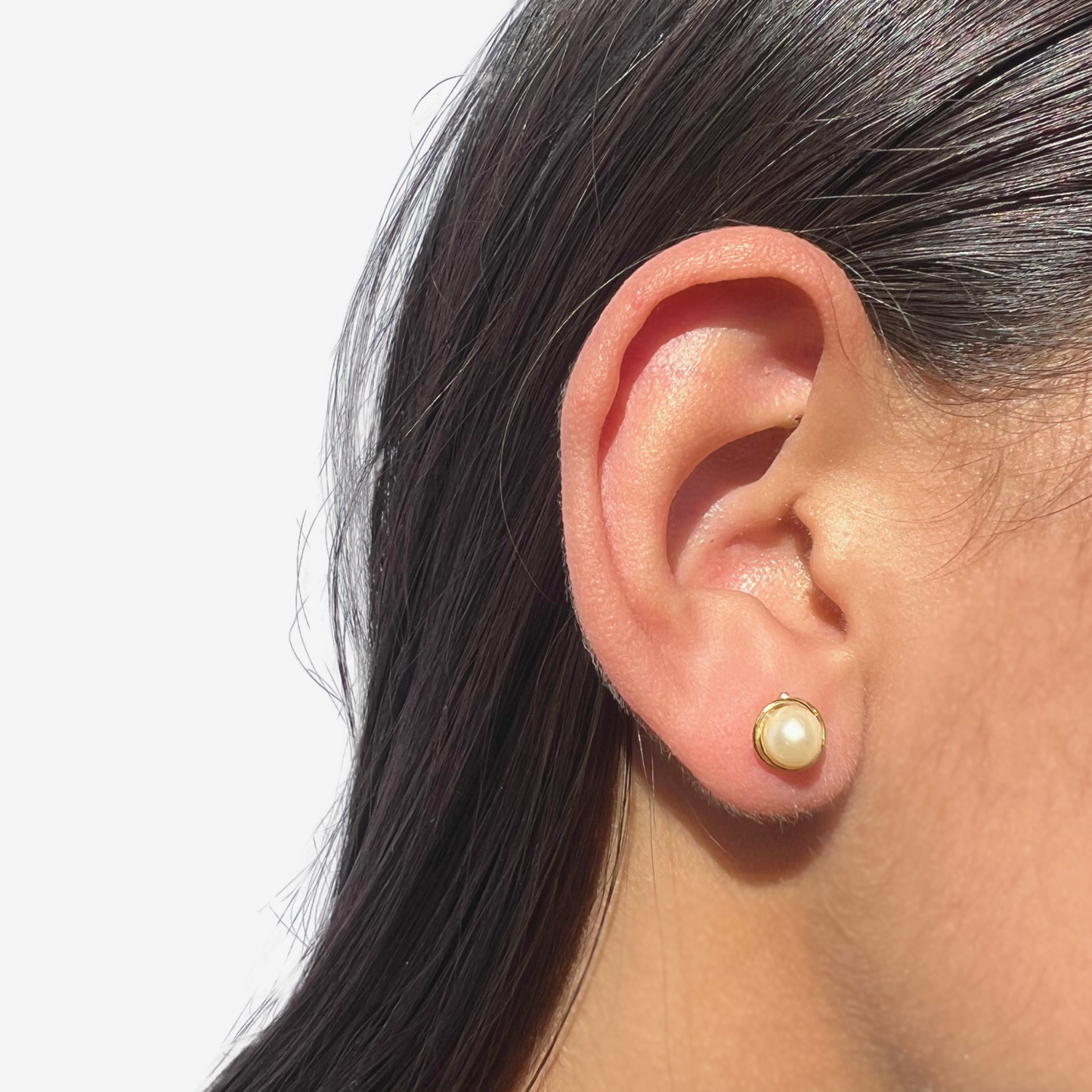 Rococo Natural Pearl Earring in 18k Yellow Gold 5.5mm