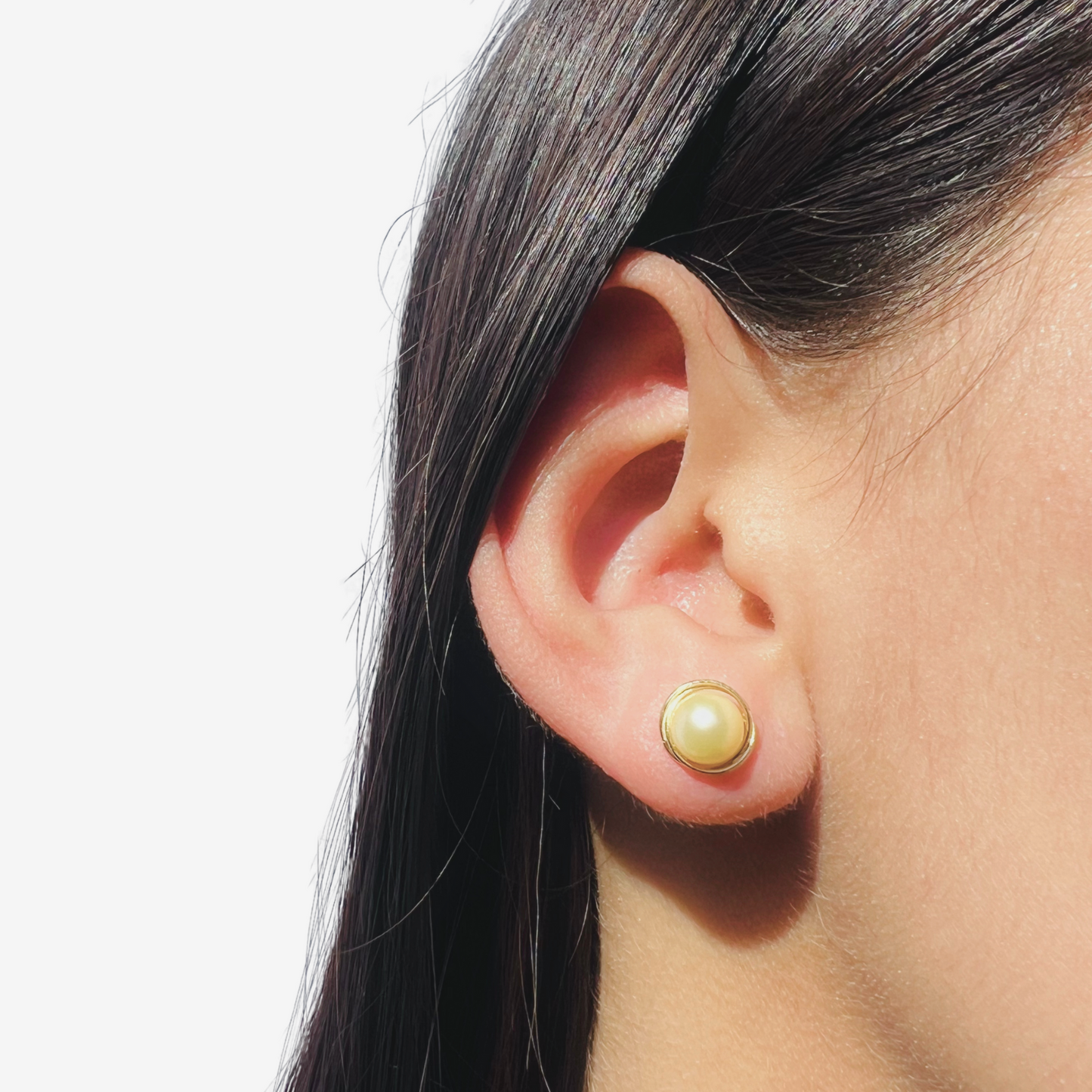 Rococo Natural Pearl Earring in 18k Yellow Gold 6.5mm