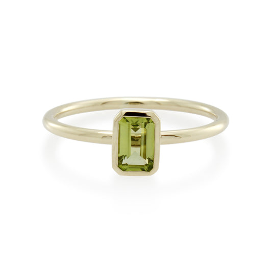 Peridot Oval Cut Ring - 9ct Yellow Gold